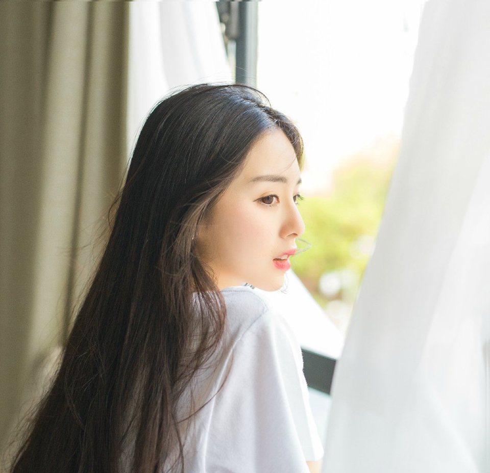 夏侯惇闷闷的坐下来，良久，轻叹了口气，现在他反倒更希望是刘备干的，如果是刘备的话，他还能派人过去理直气壮的骂一顿，但换成吕布……